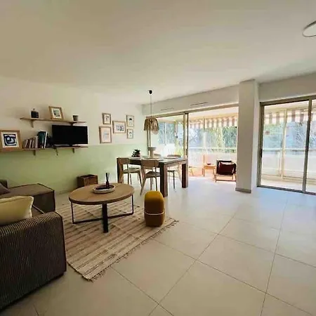 Appartement Superbe 70m2 Avec Terrasses, Proche De La